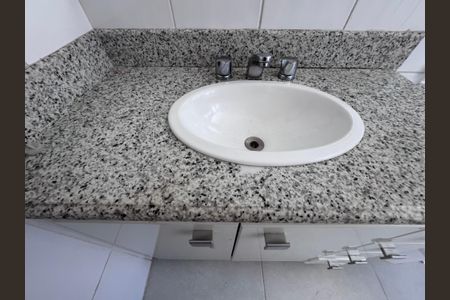 Apartamento à venda com 200m², 3 quartos e 2 vagasSuíte - Banheiro