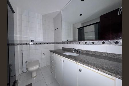 Apartamento à venda com 200m², 3 quartos e 2 vagasBanheiro Social