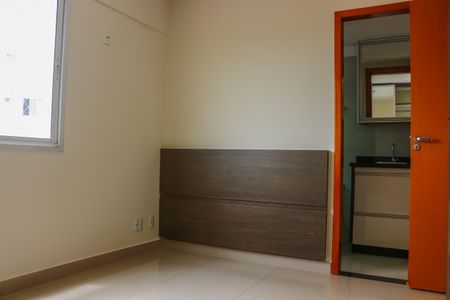 Banheiro da Suíte de apartamento para alugar com 1 quarto, 52m² em Cidade Satélite São Luiz, Aparecida de Goiânia