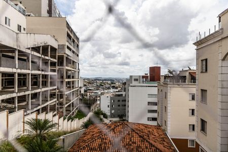 Vista da Suíte de apartamento para alugar com 3 quartos, 86m² em Buritis, Belo Horizonte