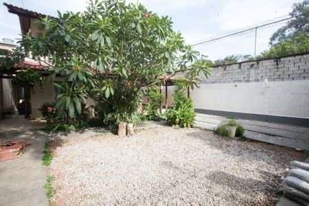 Casa para alugar com 314m², 4 quartos e 5 vagasQuintal da Frente