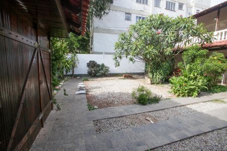 Casa para alugar com 314m², 4 quartos e 5 vagasQuintal da Frente