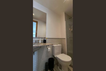 Apartamento para alugar com 71m², 2 quartos e 1 vaga Apartamento para alugar com 71m², 2 quartos e 1 vagaBanheiro da Suíte