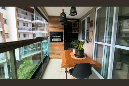 Apartamento para alugar com 71m², 2 quartos e 1 vaga Apartamento para alugar com 71m², 2 quartos e 1 vagaVaranda