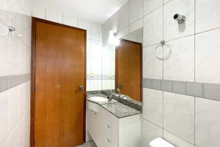 Apartamento à venda com 76m², 3 quartos e 2 vagasBanheiro
