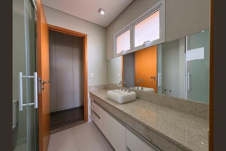 Apartamento à venda com 80m², 2 quartos e 2 vagasBanheiro da suíte 1