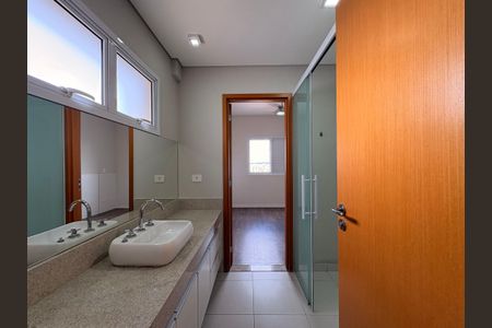 Apartamento à venda com 80m², 2 quartos e 2 vagasBanheiro da suíte 1