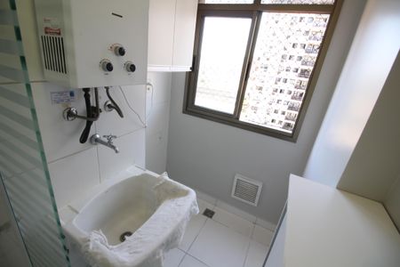 Apartamento para alugar com 67m², 2 quartos e 1 vagaÁrea de Serviço