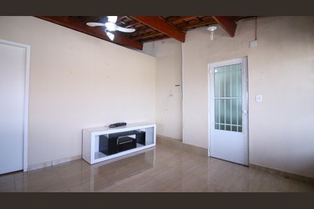 Sala de casa para alugar com 2 quartos, 80m² em Jardim Elba, São Paulo