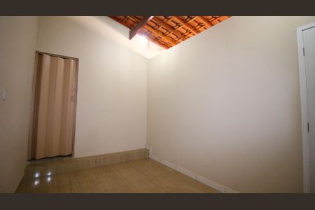 Casa para alugar com 80m², 2 quartos e 3 vagas Casa para alugar com 80m², 2 quartos e 3 vagasQuarto