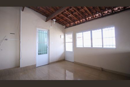 Sala de casa para alugar com 2 quartos, 80m² em Jardim Elba, São Paulo