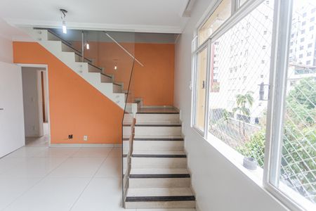 Apartamento à venda com 180m², 4 quartos e 4 vagas Apartamento à venda com 180m², 4 quartos e 4 vagasEscada de Acesso a Cobertura