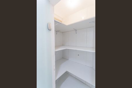 Apartamento à venda com 180m², 4 quartos e 4 vagas Apartamento à venda com 180m², 4 quartos e 4 vagasDespensa da Cozinha