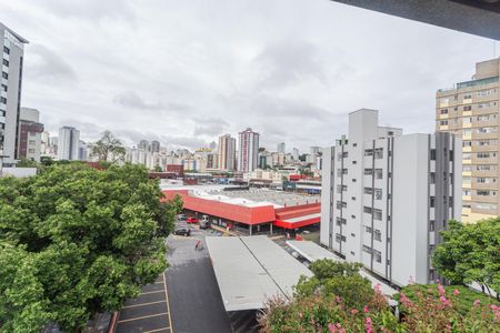 Apartamento à venda com 180m², 4 quartos e 4 vagas Apartamento à venda com 180m², 4 quartos e 4 vagasVista da Cobertura