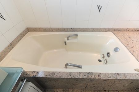 Apartamento à venda com 280m², 3 quartos e 3 vagasBanheiro Suíte 1