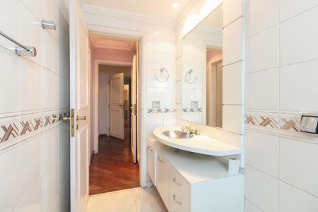 Apartamento à venda com 280m², 3 quartos e 3 vagasBanheiro Suíte 2