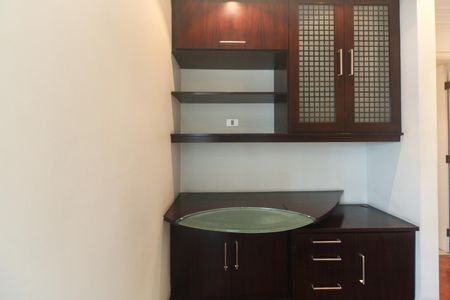 Apartamento à venda com 280m², 3 quartos e 3 vagasCorredor de Acesso aos Quartos 