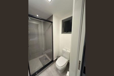 Banheiro de kitnet/studio para alugar com 1 quarto, 37m² em Bela Vista, Porto Alegre