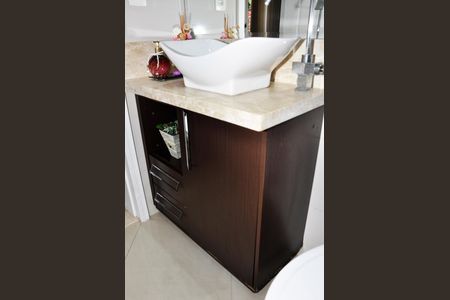 Apartamento para alugar com 62m², 3 quartos e 1 vagaDetalhe - Banheiro Social