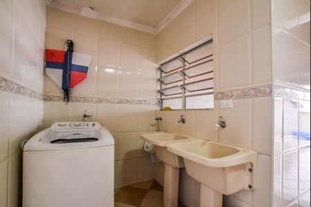 Casa à venda com 135m², 3 quartos e 1 vagaÁrea de Serviço