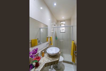 Apartamento à venda com 79m², 2 quartos e 1 vaga Apartamento à venda com 79m², 2 quartos e 1 vagaBanheiro Social