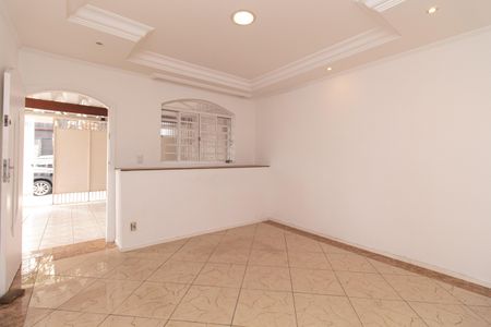 Casa para alugar com 150m², 2 quartos e 2 vagasSala