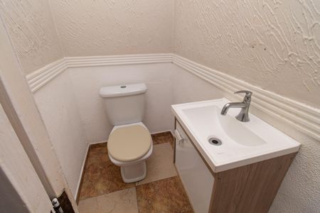 Casa para alugar com 150m², 2 quartos e 2 vagasLavabo