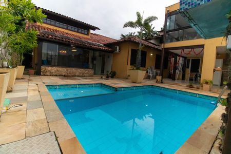 Casa de condomínio à venda com 380m², 3 quartos e 4 vagasÁrea externa