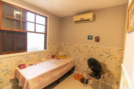 Casa de condomínio à venda com 380m², 3 quartos e 4 vagasQuarto 2