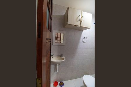 Casa de condomínio à venda com 380m², 3 quartos e 4 vagasBanheiro de serviço