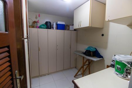 Casa de condomínio à venda com 380m², 3 quartos e 4 vagasQuarto de Serviço