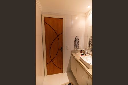 Casa de condomínio à venda com 380m², 3 quartos e 4 vagasBanheiro Social