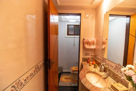 Casa de condomínio à venda com 380m², 3 quartos e 4 vagasLavabo