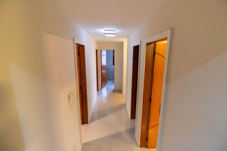 Casa de condomínio à venda com 380m², 3 quartos e 4 vagasCorredor 