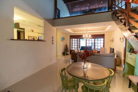 Casa de condomínio à venda com 380m², 3 quartos e 4 vagasSala