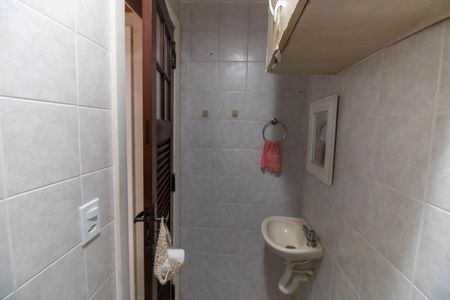 Casa de condomínio à venda com 380m², 3 quartos e 4 vagasBanheiro de serviço