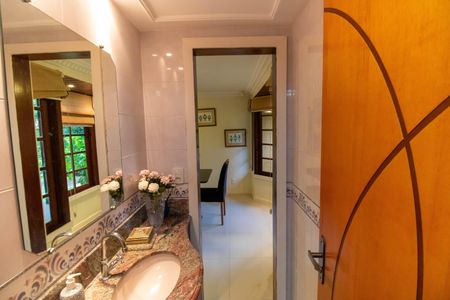 Casa de condomínio à venda com 380m², 3 quartos e 4 vagasLavabo