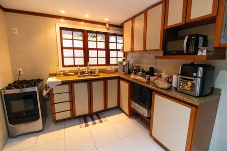 Casa de condomínio à venda com 380m², 3 quartos e 4 vagasCozinha