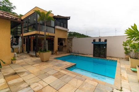 Casa de condomínio à venda com 380m², 3 quartos e 4 vagasÁrea externa