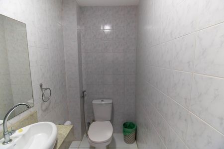 Casa de condomínio à venda com 380m², 3 quartos e 4 vagasBanheiro Externo