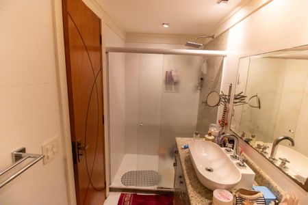 Casa de condomínio à venda com 380m², 3 quartos e 4 vagasBanheiro da Suíte