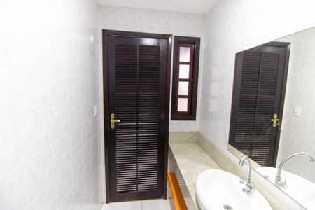 Casa de condomínio à venda com 380m², 3 quartos e 4 vagasBanheiro Externo