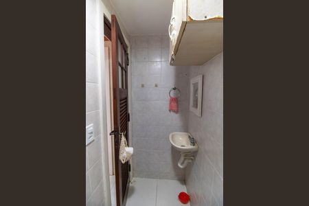 Casa de condomínio à venda com 380m², 3 quartos e 4 vagasBanheiro de serviço