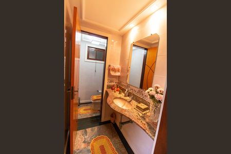 Casa de condomínio à venda com 380m², 3 quartos e 4 vagasLavabo