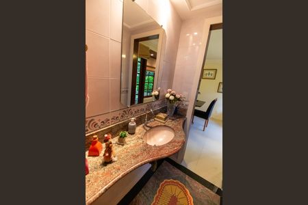 Casa de condomínio à venda com 380m², 3 quartos e 4 vagasLavabo