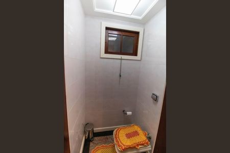 Casa de condomínio à venda com 380m², 3 quartos e 4 vagasLavabo