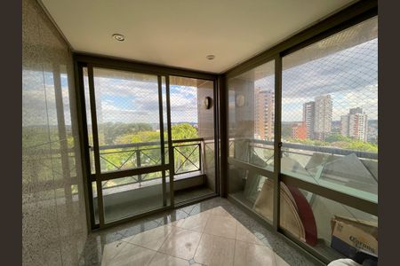 Apartamento para alugar com 320m², 4 quartos e 5 vagassacada