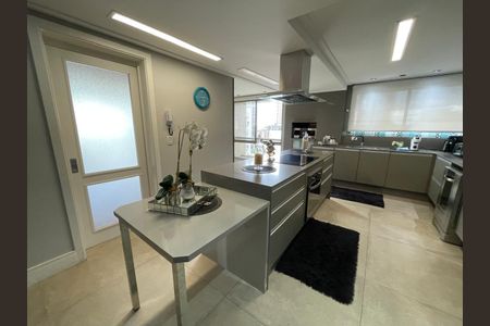 Apartamento para alugar com 320m², 4 quartos e 5 vagasCozinha