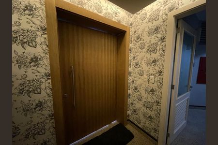 Apartamento para alugar com 320m², 4 quartos e 5 vagasPorta de entrada