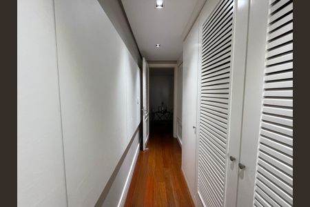 Apartamento para alugar com 320m², 4 quartos e 5 vagasCorredor